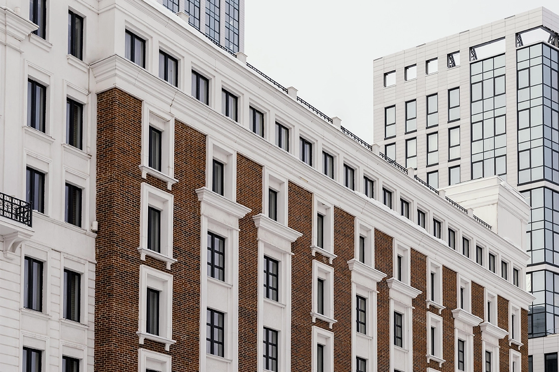British Architectural Styles: Adding Minimalist Modernism to Regal Residences